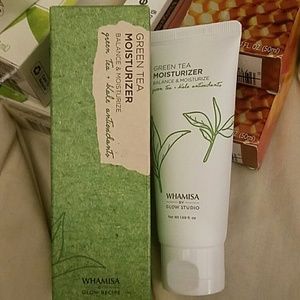 Green Tea Moisturizer Whamisa  Glow Studio